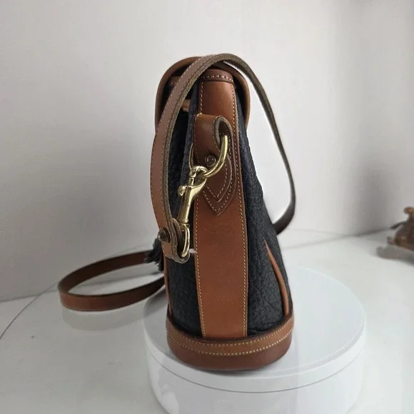 Dooney & Bourke Dover Carrier R10 Crossbody Tassel All Weather Vtg Tan Black Bag - Picture 4 of 16